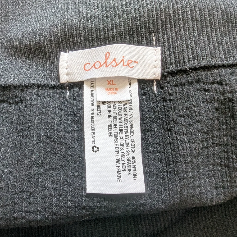 Colsie Seamless Ribbed Bike Shorts - Picture 3 of 3